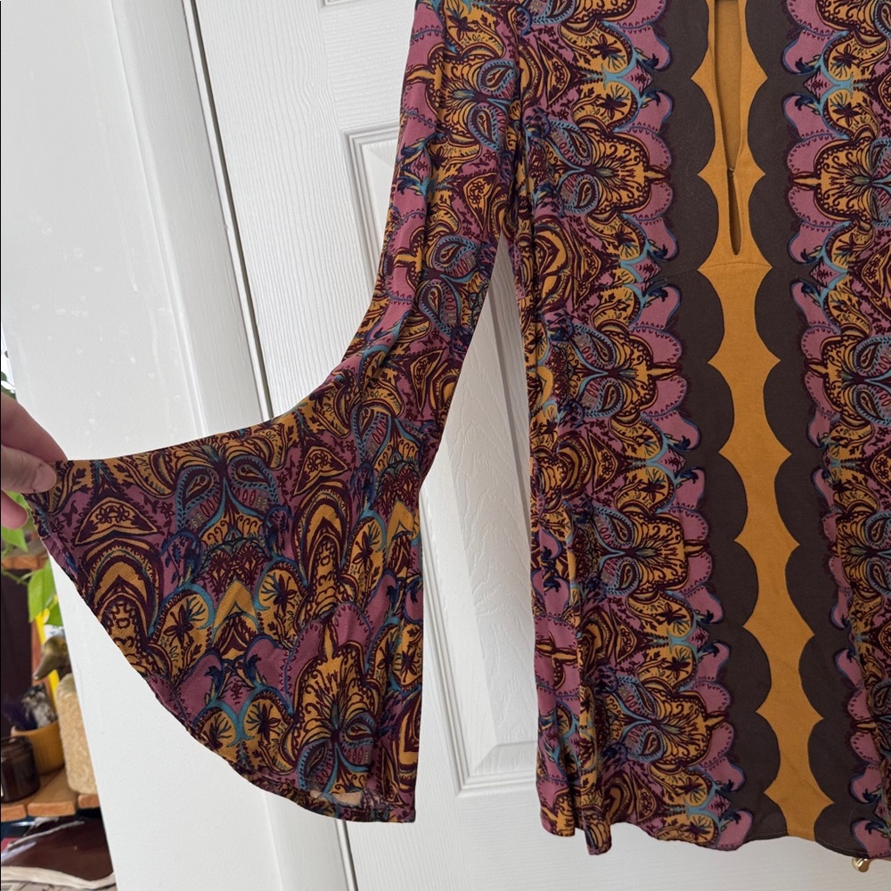 Colorful Patterned Long-Sleeve Top - Picture 5 of 6